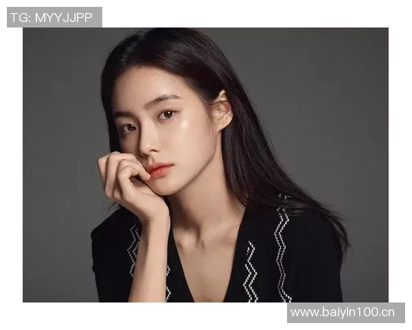 皮尔斯夜店偷瞄性感美女的紧张瞬间只需半秒钟的转头反应