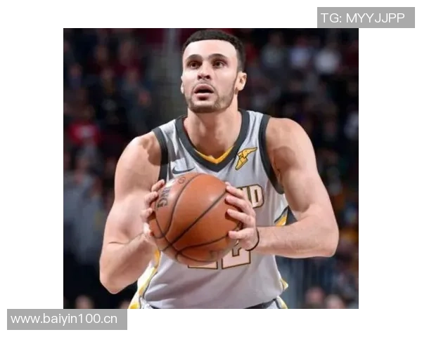 小南斯篮下强势扣篮展现霸主风范引爆全场激情时刻